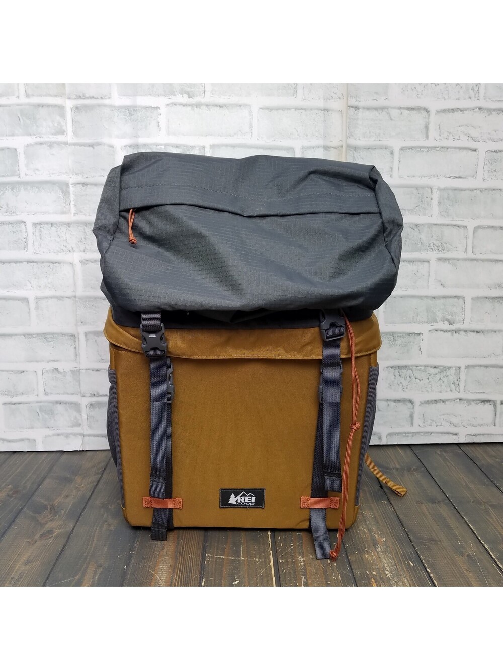 REI Co-op Split Pack Backpack Hiking 12-Can Insulated Cooler Bag Brown Grey Gray